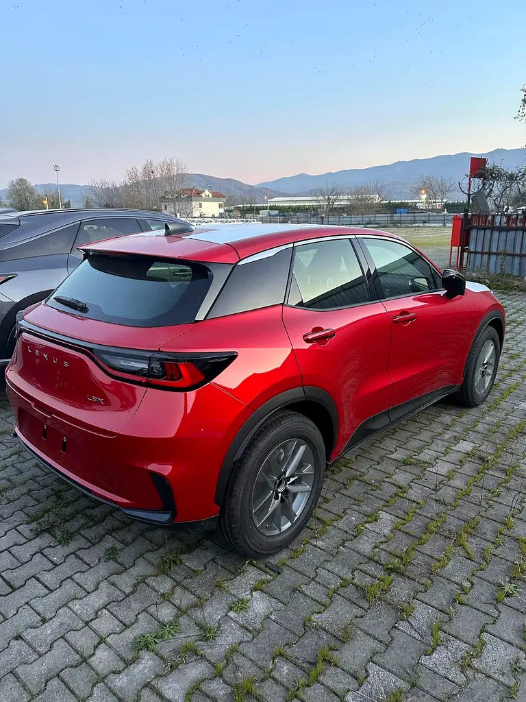 واردات Lexus LBX 2026 از دبی — منطقه آزاد کیش و قشم — خودرو Lexus — تصویر 4