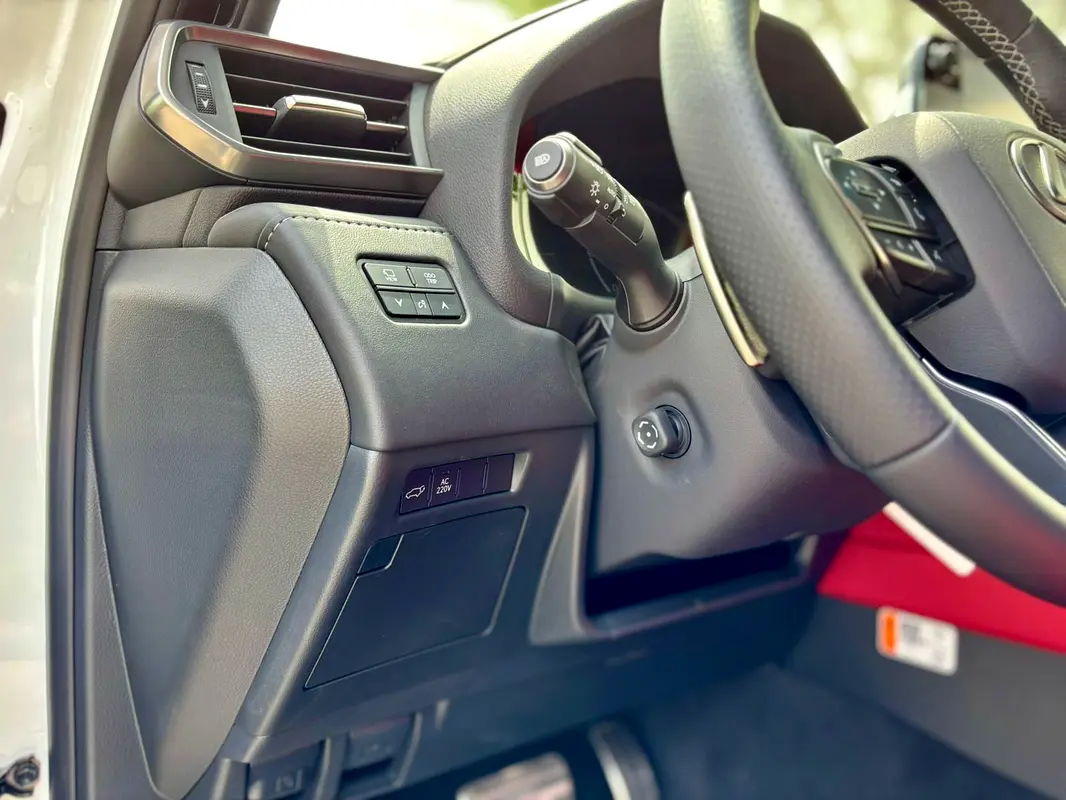 واردات Lexus LX Series 2025 از دبی — منطقه آزاد کیش و قشم — خودرو Lexus — تصویر 7