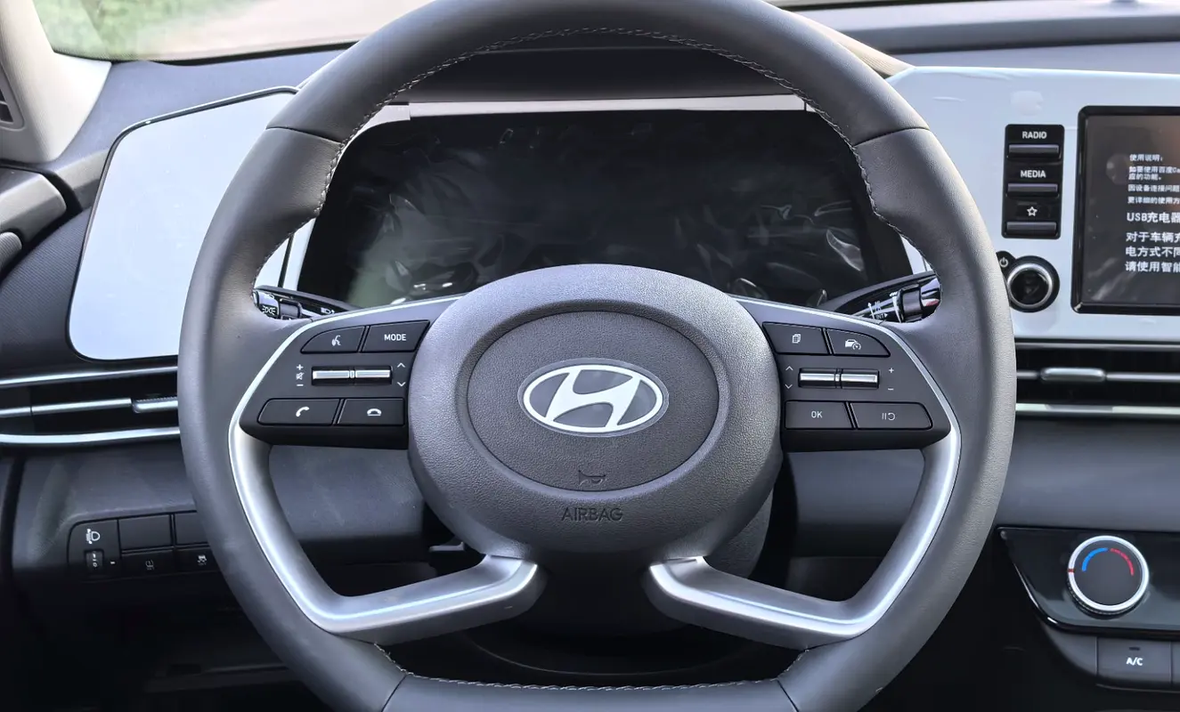 واردات Hyundai Elantra 2025 از دبی — منطقه آزاد کیش و قشم — خودرو Hyundai — تصویر 10