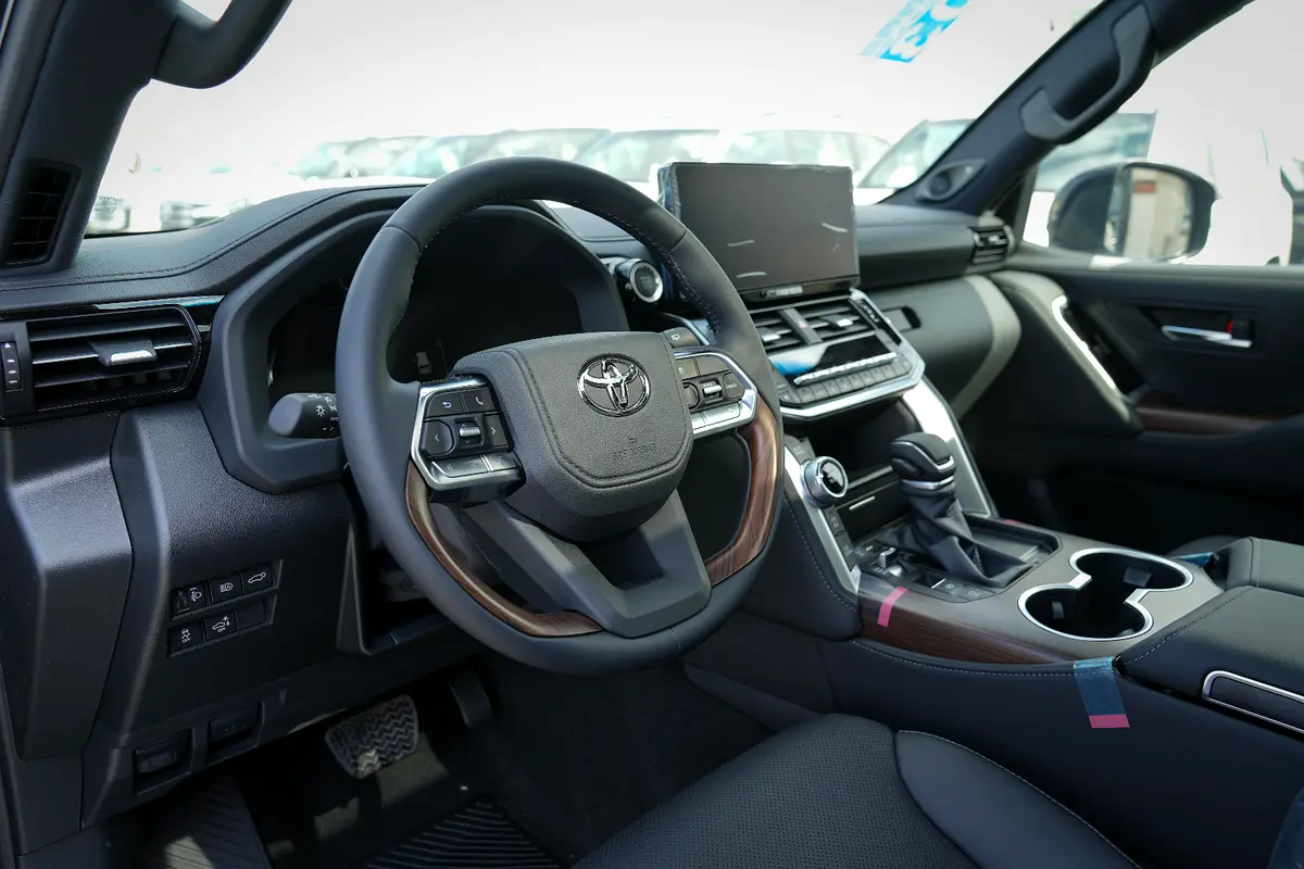 واردات Toyota Land Cruiser 2026 از دبی — منطقه آزاد کیش و قشم — خودرو Toyota — تصویر 16