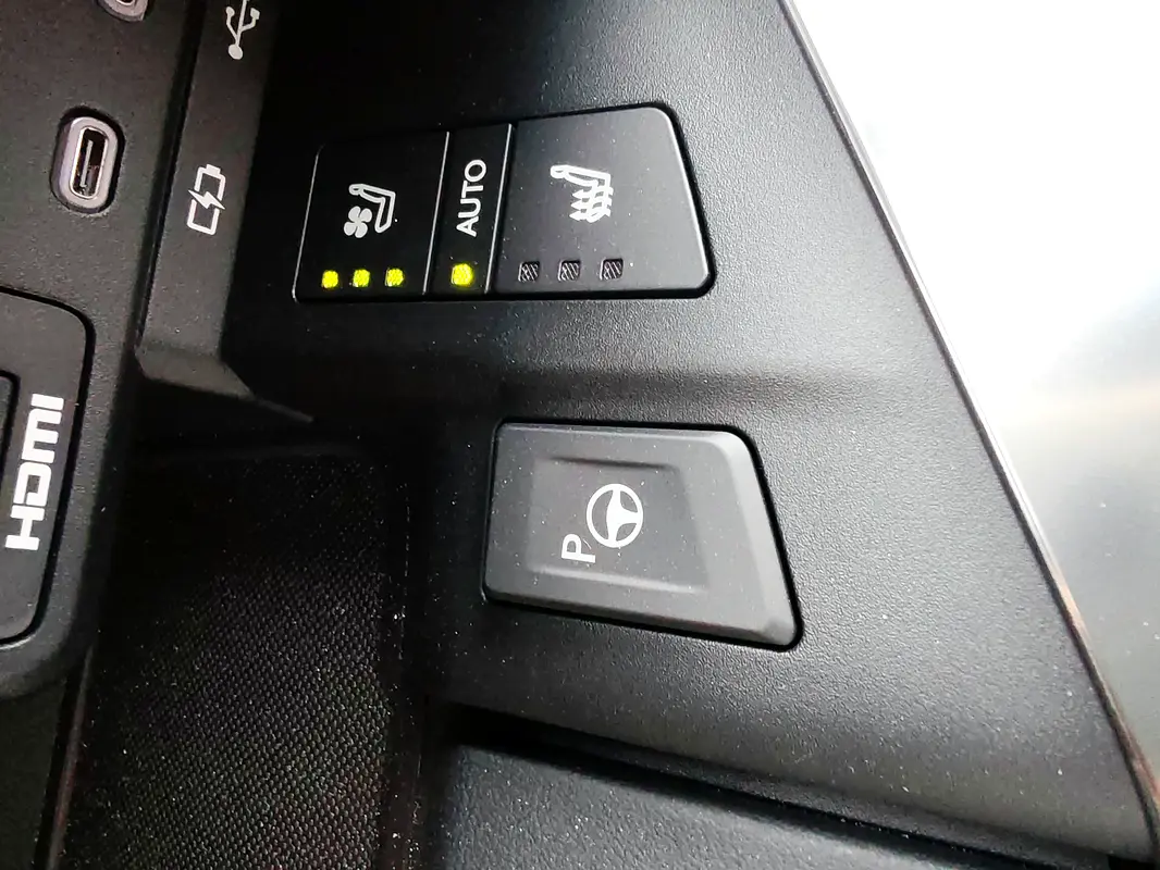 واردات Lexus LX Series 2026 از دبی — منطقه آزاد کیش و قشم — خودرو Lexus — تصویر 15
