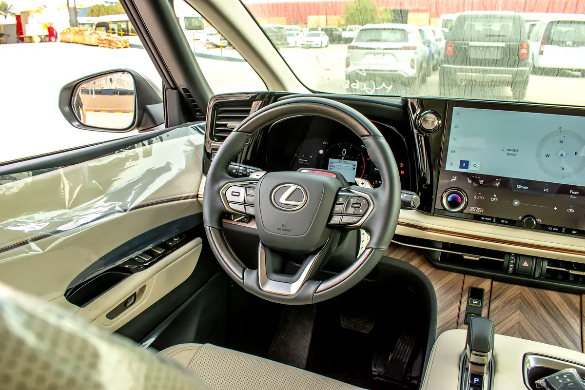 واردات Lexus LM Series 2026 از دبی — منطقه آزاد کیش و قشم — خودرو Lexus — تصویر 11