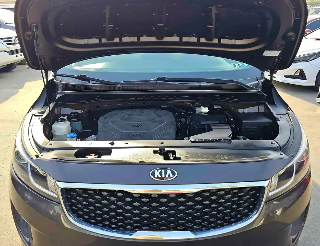 واردات Kia Sedona 2017 از دبی — منطقه آزاد کیش و قشم — خودرو Kia — تصویر 17