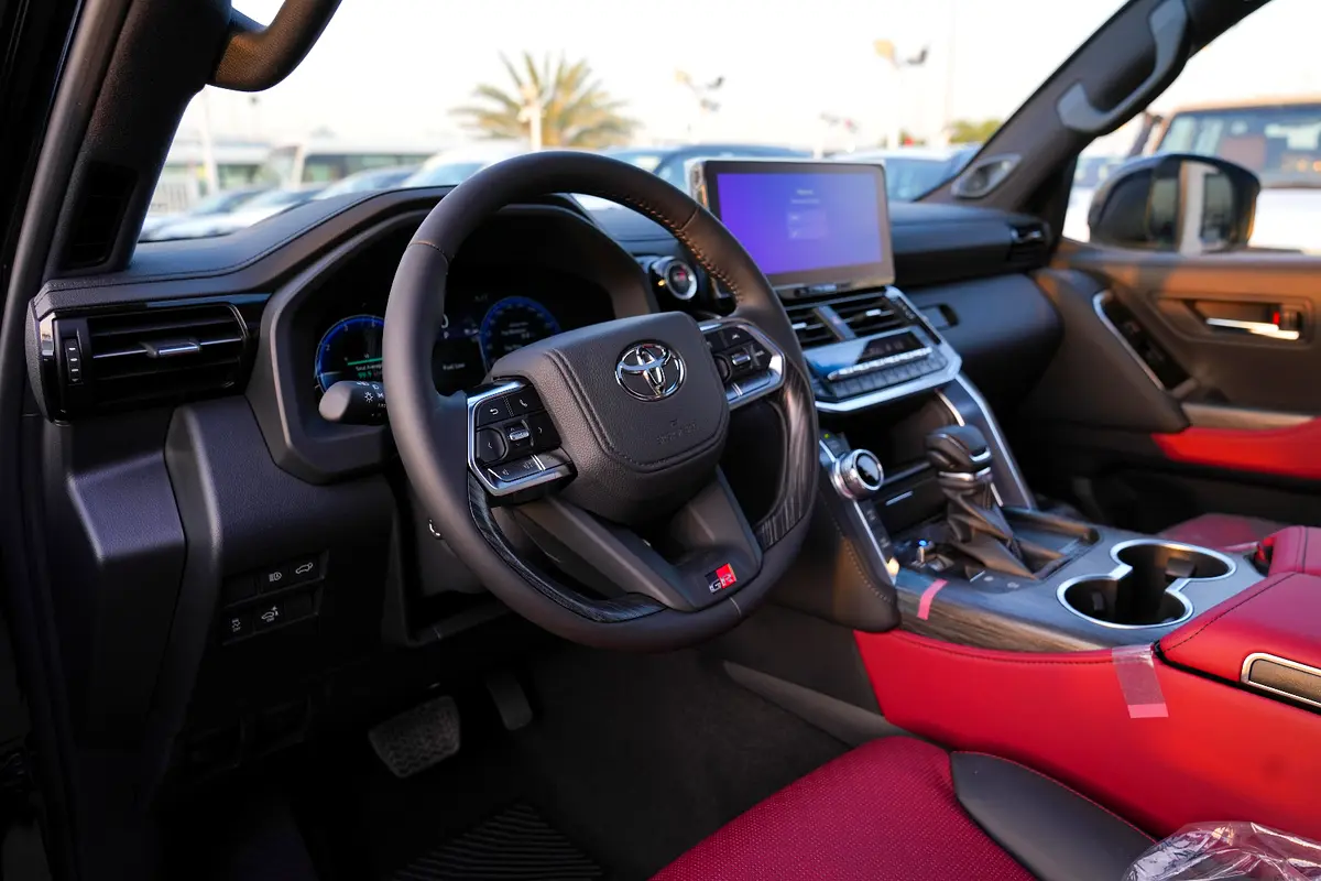 واردات Toyota Land Cruiser 2026 از دبی — منطقه آزاد کیش و قشم — خودرو Toyota — تصویر 12