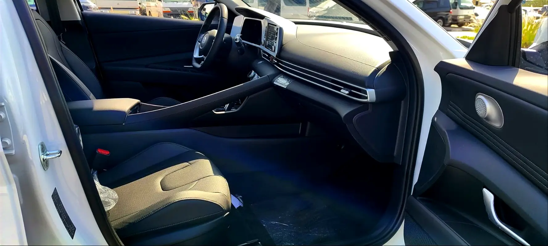 واردات Hyundai Elantra 2025 از دبی — منطقه آزاد کیش و قشم — خودرو Hyundai — تصویر 13