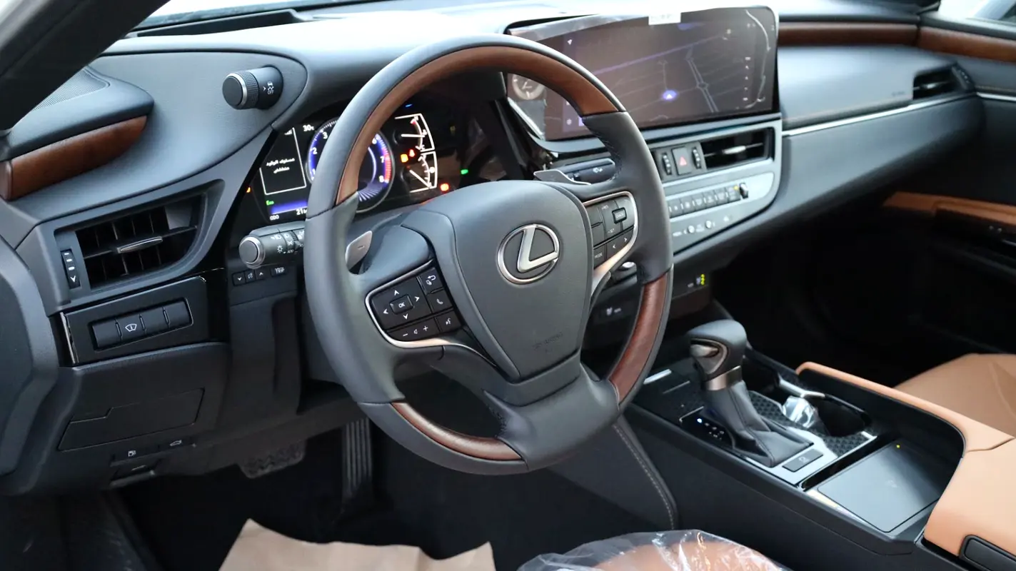 واردات Lexus ES Series 2025 از دبی — منطقه آزاد کیش و قشم — خودرو Lexus — تصویر 9