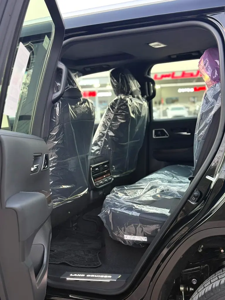 واردات Toyota Land Cruiser 2026 از دبی — منطقه آزاد کیش و قشم — خودرو Toyota — تصویر 12