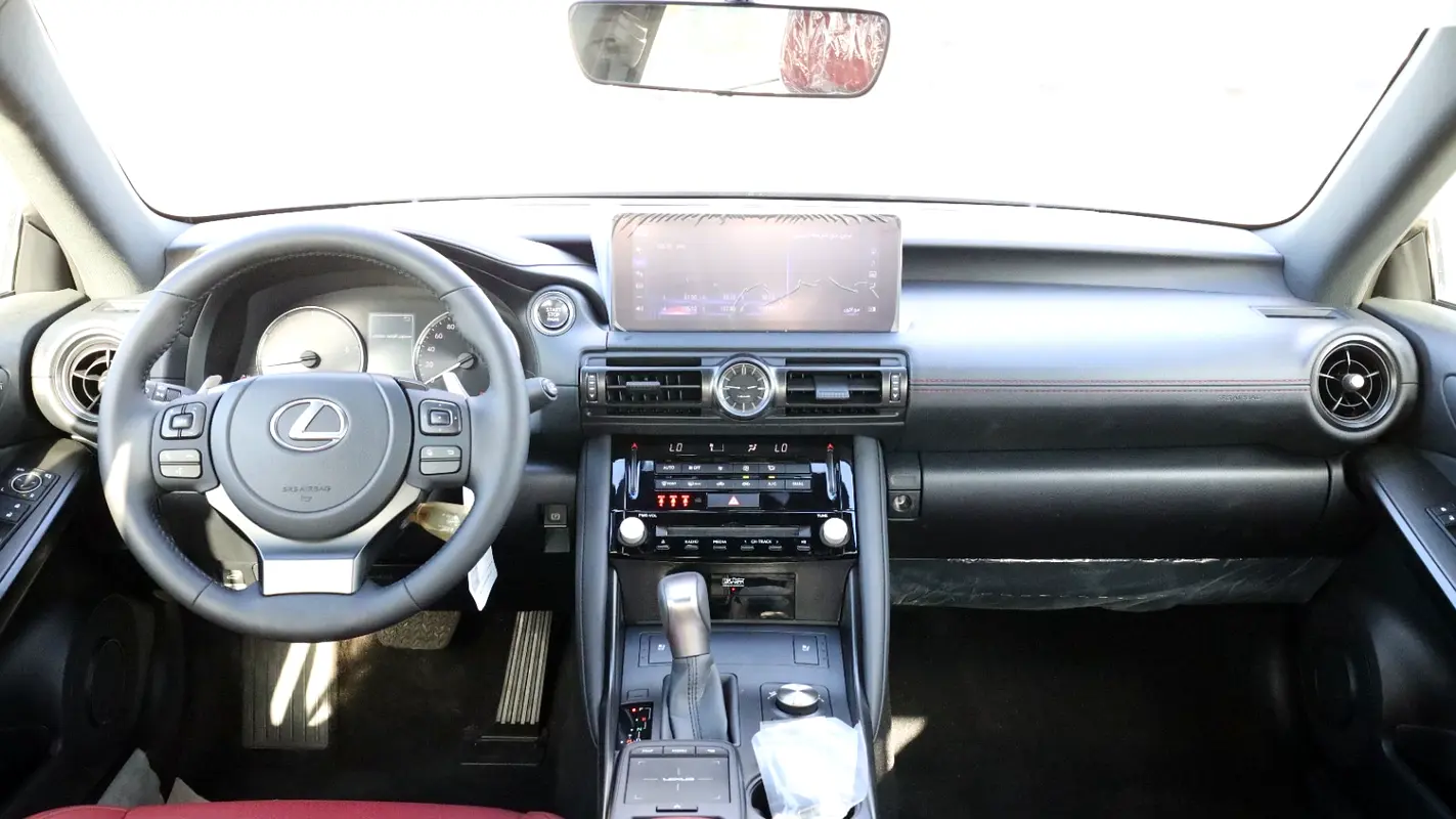 واردات Lexus IS Series 2025 از دبی — منطقه آزاد کیش و قشم — خودرو Lexus — تصویر 15