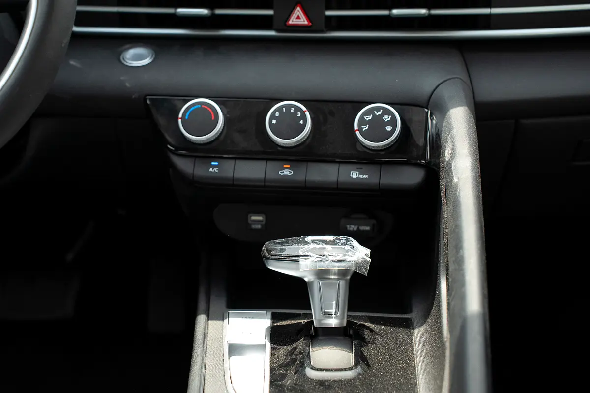 واردات Hyundai Elantra 2025 از دبی — منطقه آزاد کیش و قشم — خودرو Hyundai — تصویر 16