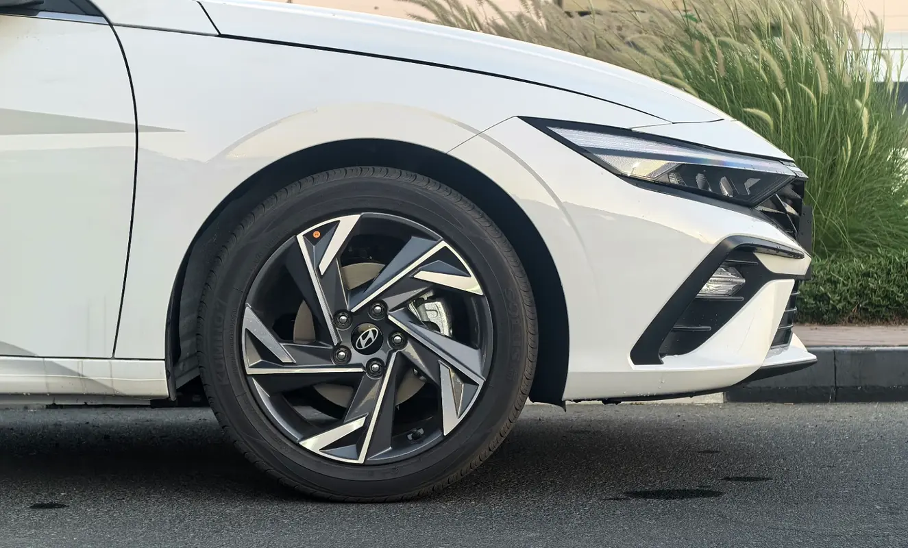 واردات Hyundai Elantra 2025 از دبی — منطقه آزاد کیش و قشم — خودرو Hyundai — تصویر 20