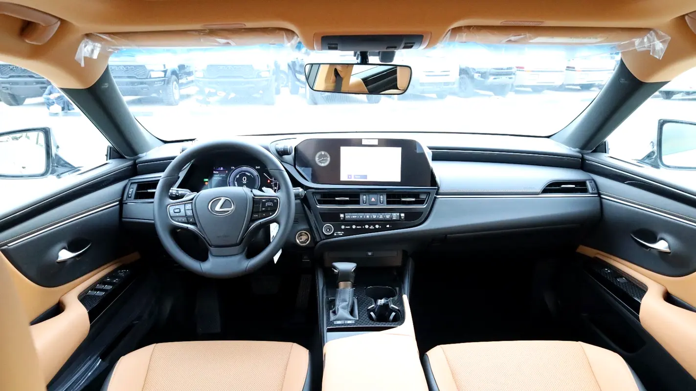 واردات Lexus ES Series 2025 از دبی — منطقه آزاد کیش و قشم — خودرو Lexus — تصویر 13