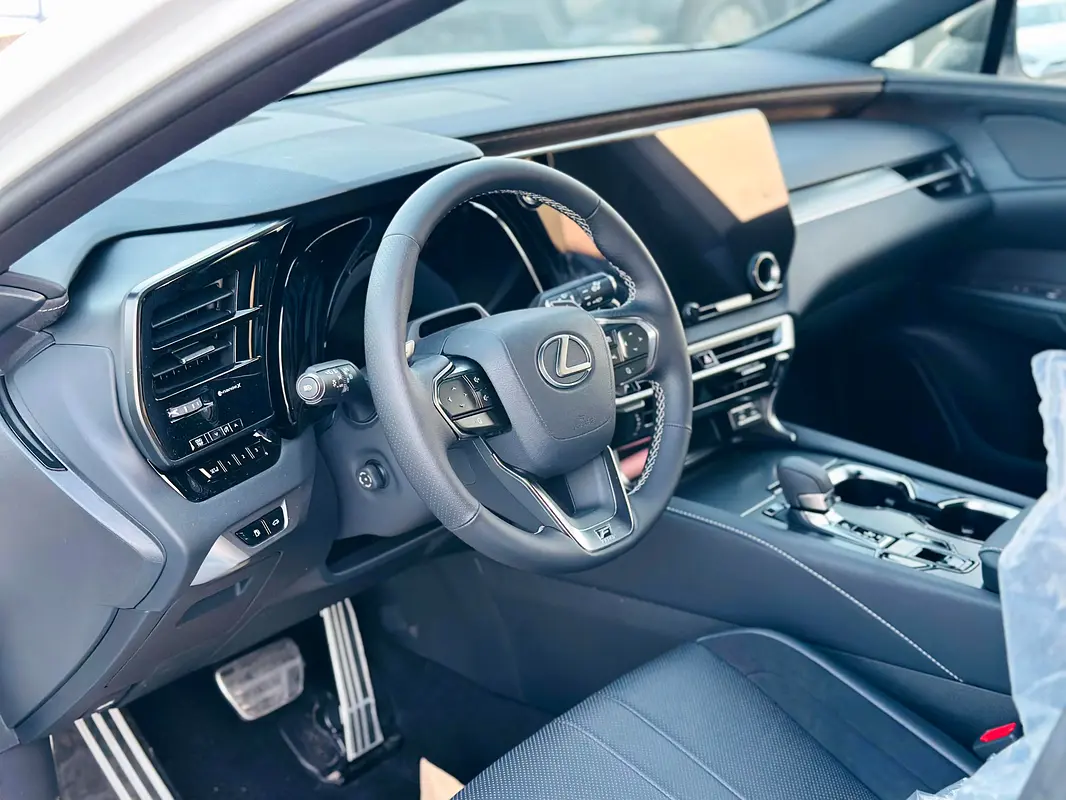 واردات Lexus RX Series 2025 از دبی — منطقه آزاد کیش و قشم — خودرو Lexus — تصویر 9