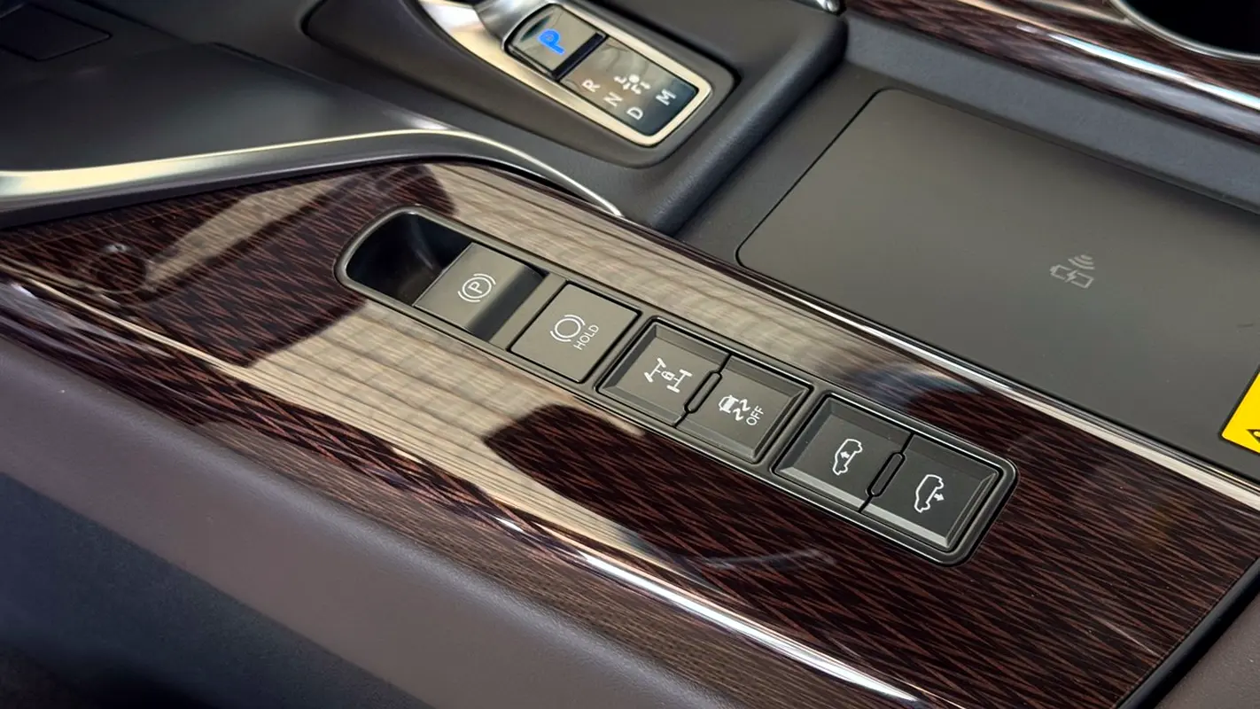 واردات Lexus LX Series 2026 از دبی — منطقه آزاد کیش و قشم — خودرو Lexus — تصویر 15