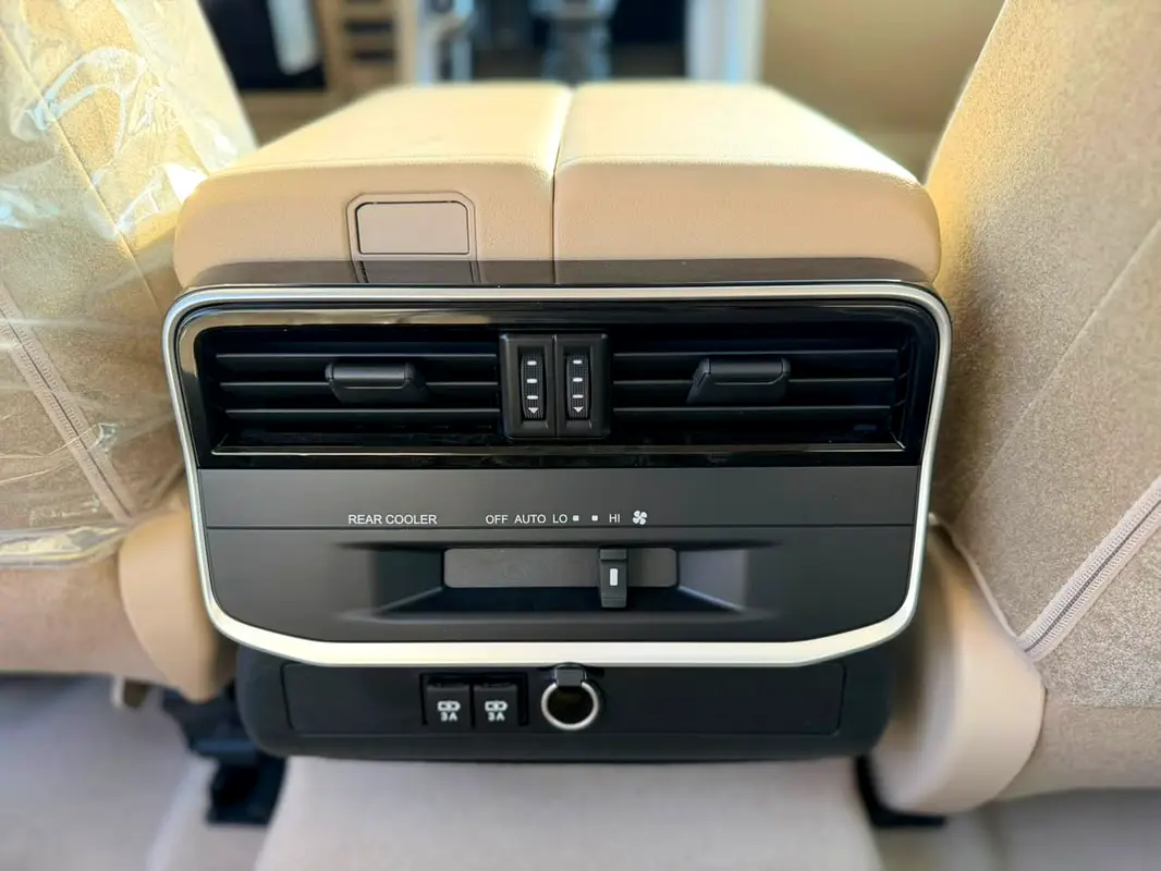 واردات Toyota Land Cruiser 2026 از دبی — منطقه آزاد کیش و قشم — خودرو Toyota — تصویر 20