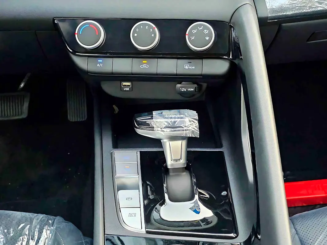 واردات Hyundai Elantra 2025 از دبی — منطقه آزاد کیش و قشم — خودرو Hyundai — تصویر 15