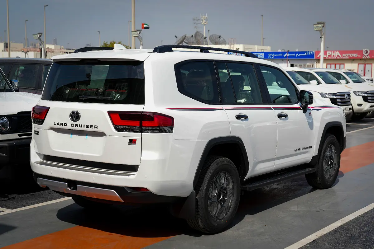 واردات Toyota Land Cruiser 2026 از دبی — منطقه آزاد کیش و قشم — خودرو Toyota — تصویر 6