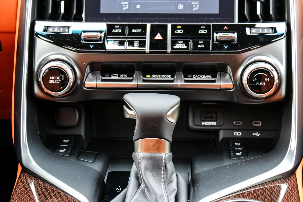 واردات Lexus LX Series 2026 از دبی — منطقه آزاد کیش و قشم — خودرو Lexus — تصویر 12