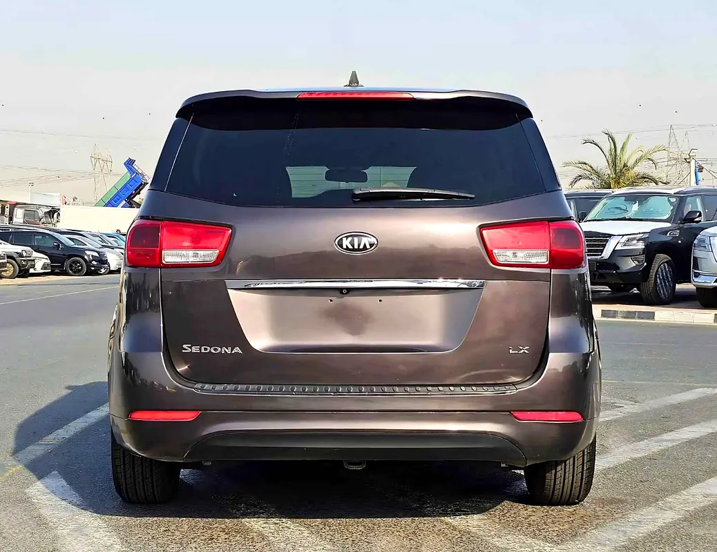 واردات Kia Sedona 2017 از دبی — منطقه آزاد کیش و قشم — خودرو Kia — تصویر 11