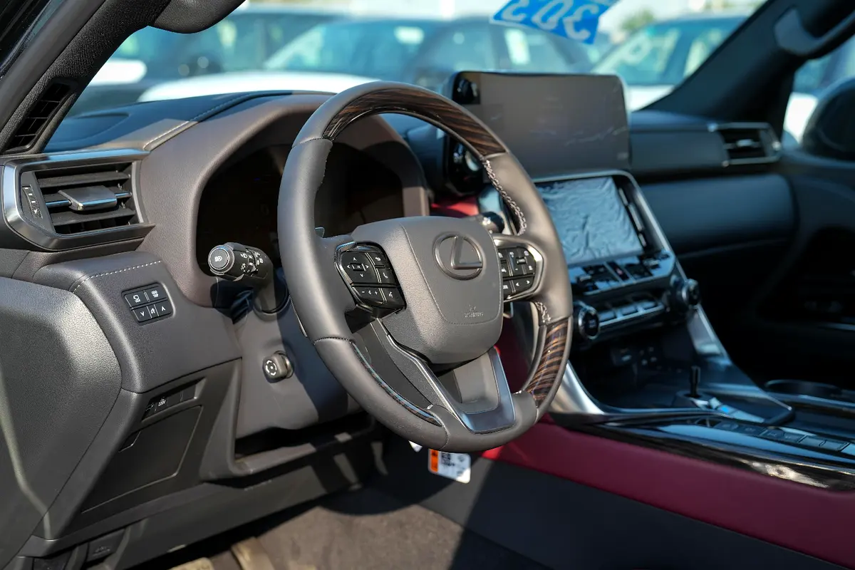 واردات Lexus LX Series 2026 از دبی — منطقه آزاد کیش و قشم — خودرو Lexus — تصویر 13