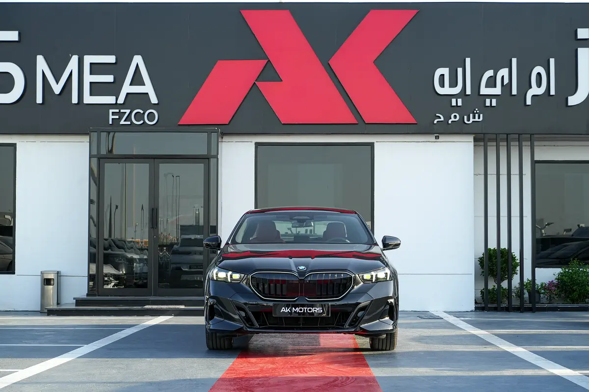 واردات BMW 5 Series 2027 از دبی — منطقه آزاد کیش و قشم — خودرو BMW — تصویر 2