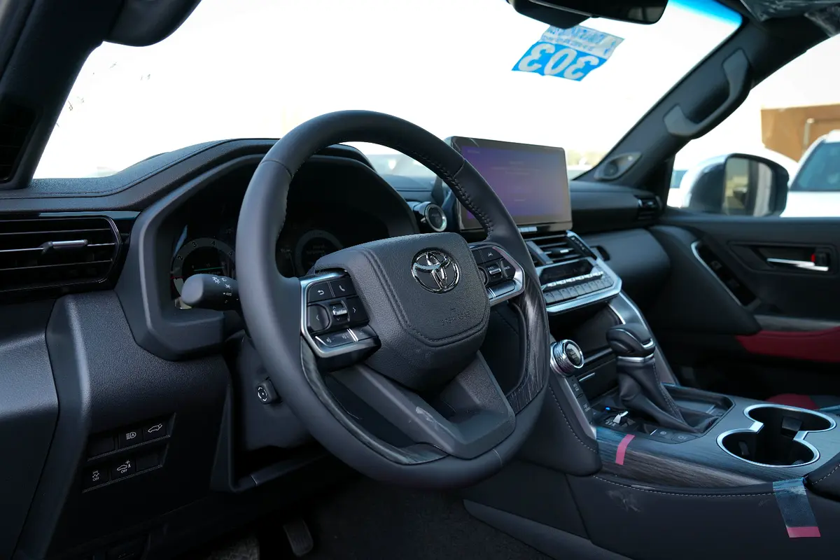 واردات Toyota Land Cruiser 2026 از دبی — منطقه آزاد کیش و قشم — خودرو Toyota — تصویر 17