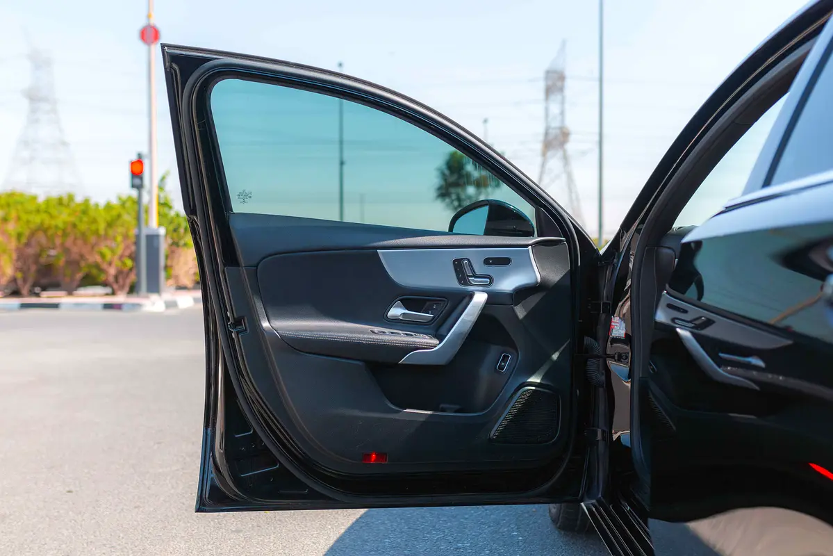 واردات Mercedes-Benz A Class 2019 از دبی — منطقه آزاد کیش و قشم — خودرو Mercedes-Benz — تصویر 6