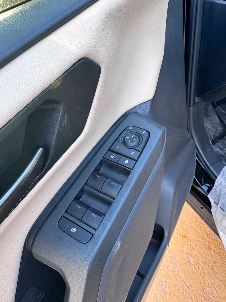 واردات Toyota RAV 4 2026 از دبی — منطقه آزاد کیش و قشم — خودرو Toyota — تصویر 7