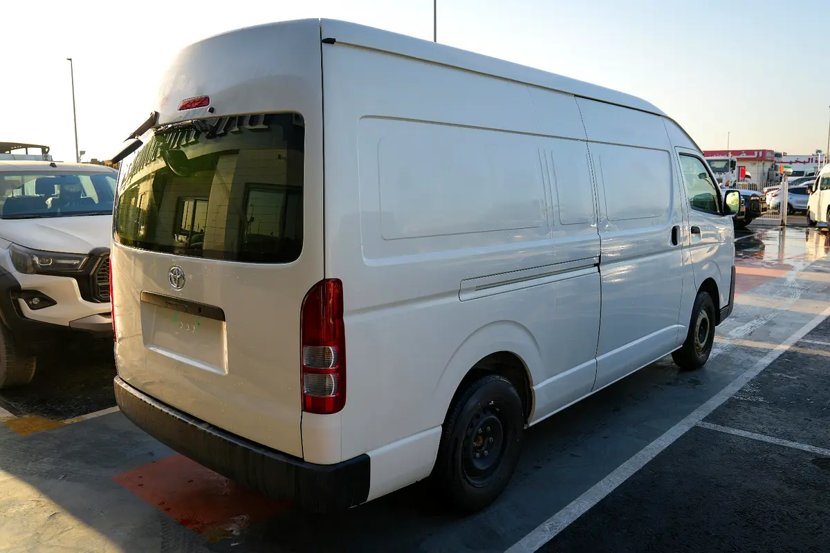واردات Toyota Hiace 2025 از دبی — منطقه آزاد کیش و قشم — خودرو Toyota — تصویر 4