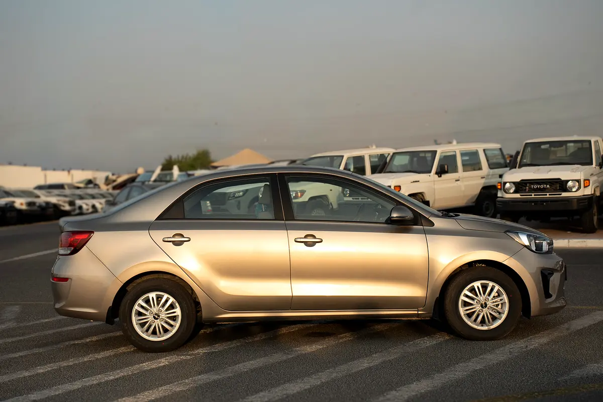 واردات Kia Pegas 2025 از دبی — منطقه آزاد کیش و قشم — خودرو Kia — تصویر 4
