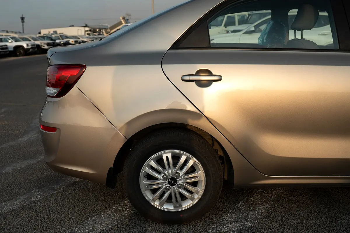 واردات Kia Pegas 2025 از دبی — منطقه آزاد کیش و قشم — خودرو Kia — تصویر 5