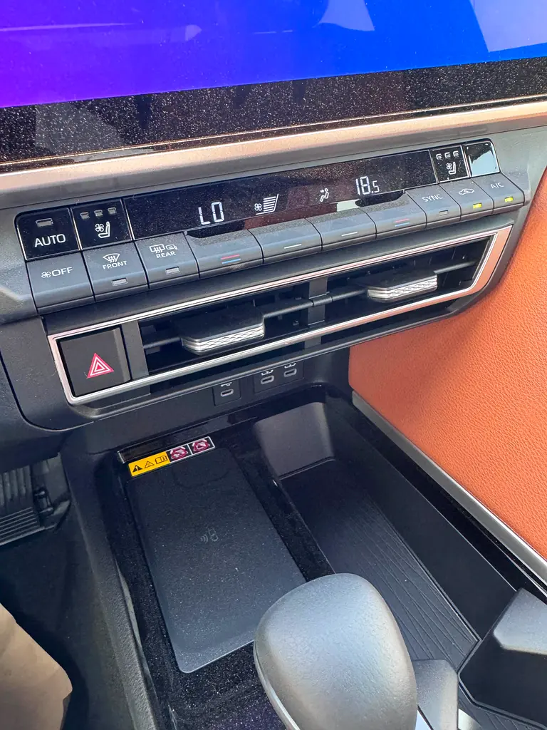 واردات Toyota Camry 2026 از دبی — منطقه آزاد کیش و قشم — خودرو Toyota — تصویر 14