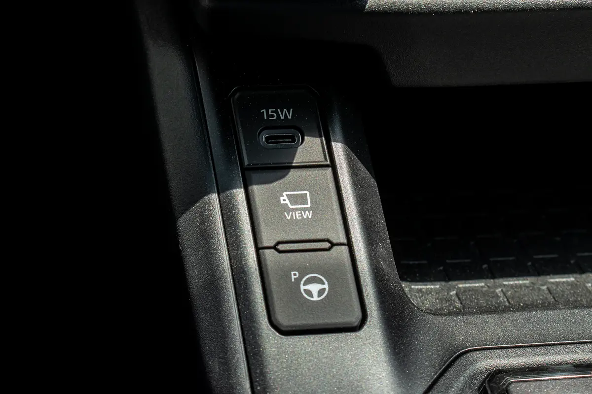 واردات Toyota RAV 4 2026 از دبی — منطقه آزاد کیش و قشم — خودرو Toyota — تصویر 19