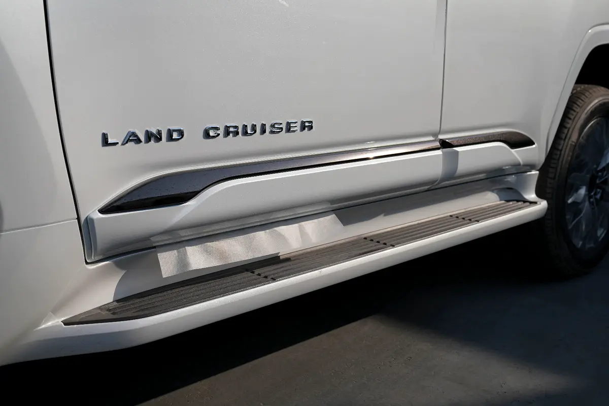 واردات Toyota Land Cruiser 2026 از دبی — منطقه آزاد کیش و قشم — خودرو Toyota — تصویر 12