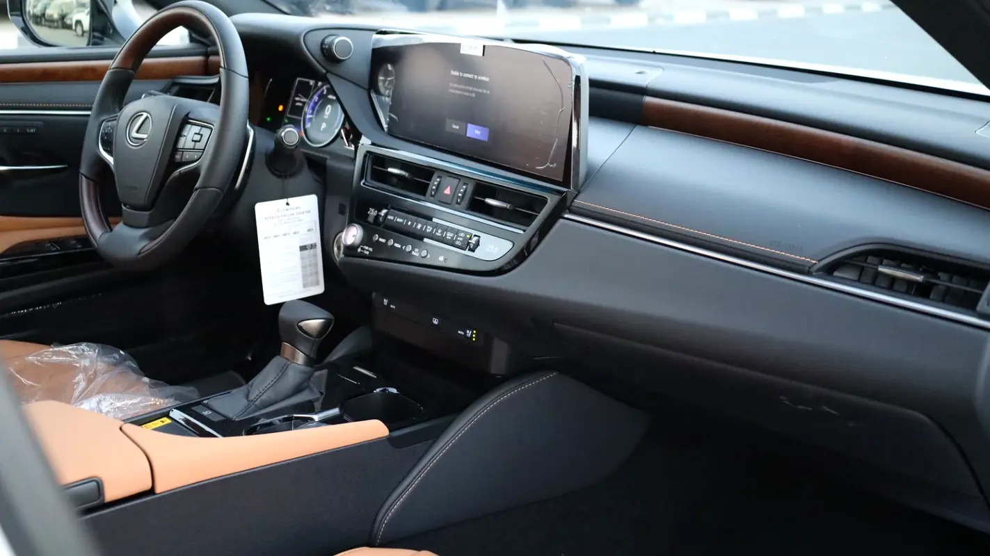 واردات Lexus ES Series 2025 از دبی — منطقه آزاد کیش و قشم — خودرو Lexus — تصویر 10