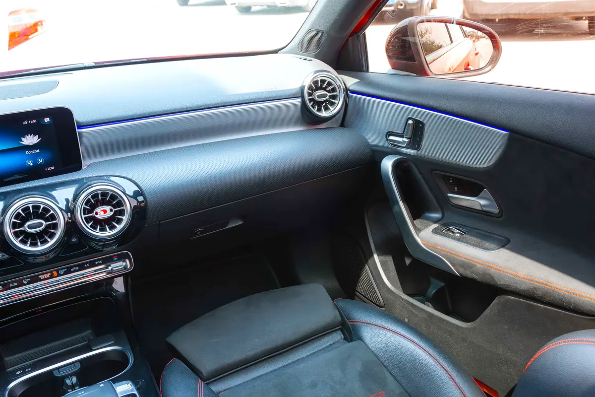 واردات Mercedes-Benz A Class 2020 از دبی — منطقه آزاد کیش و قشم — خودرو Mercedes-Benz — تصویر 15