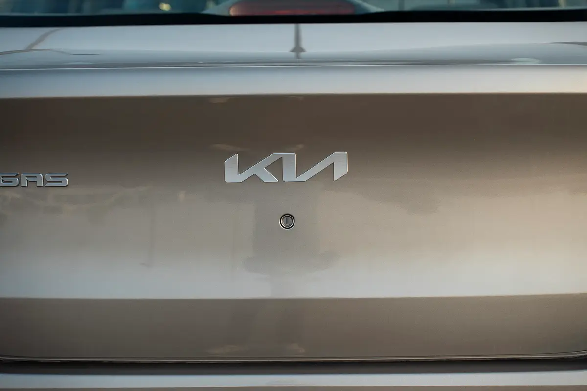 واردات Kia Pegas 2025 از دبی — منطقه آزاد کیش و قشم — خودرو Kia — تصویر 7