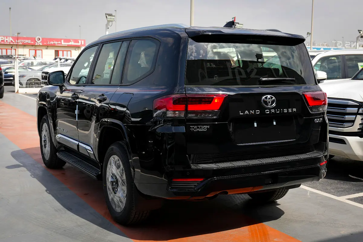 واردات Toyota Land Cruiser 2026 از دبی — منطقه آزاد کیش و قشم — خودرو Toyota — تصویر 4