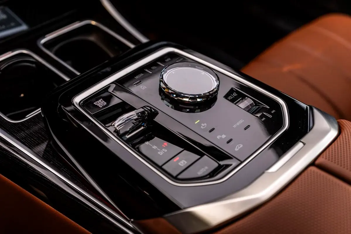 واردات BMW 7 Series 2026 از دبی — منطقه آزاد کیش و قشم — خودرو BMW — تصویر 7