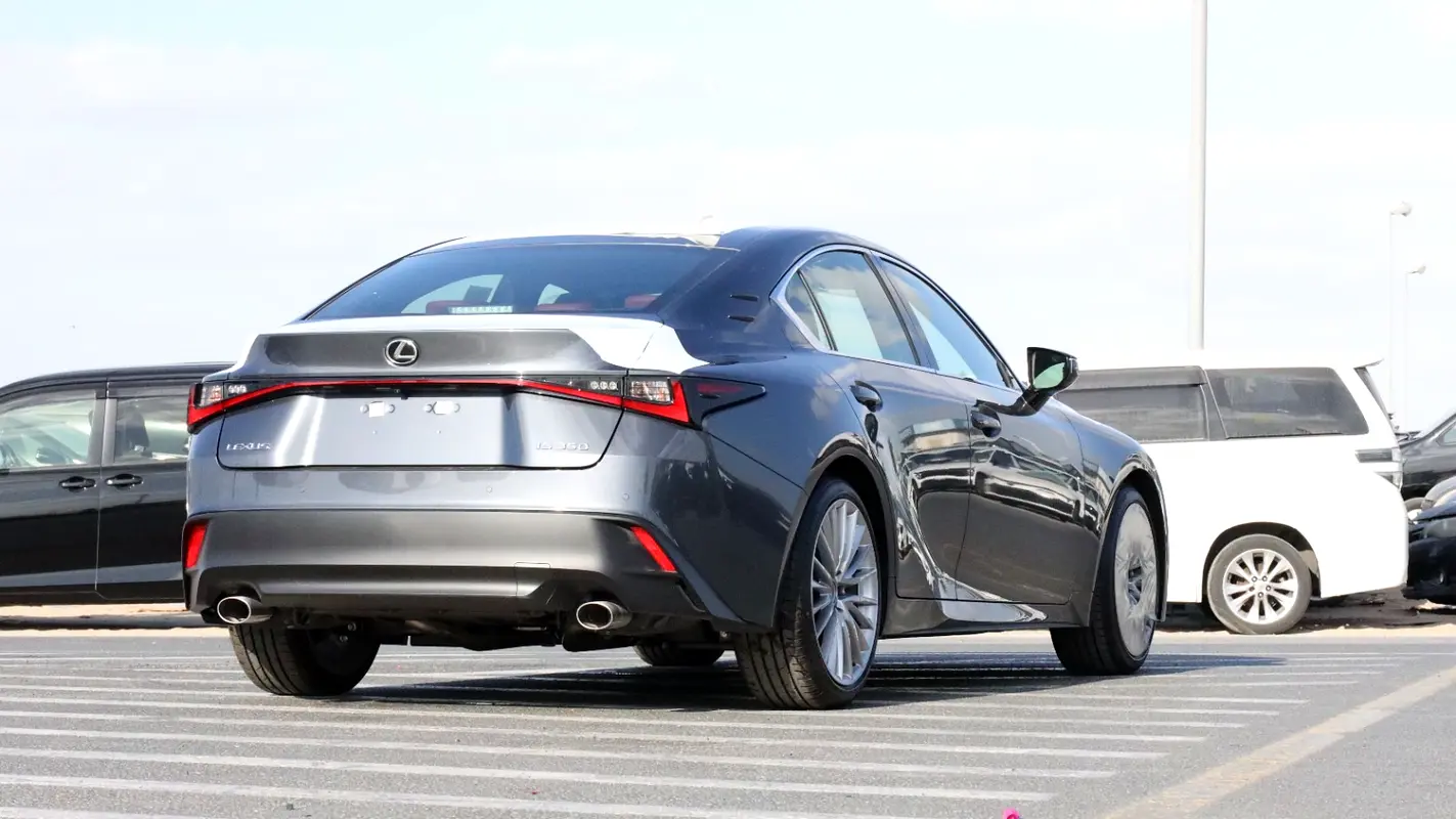 واردات Lexus IS Series 2025 از دبی — منطقه آزاد کیش و قشم — خودرو Lexus — تصویر 4