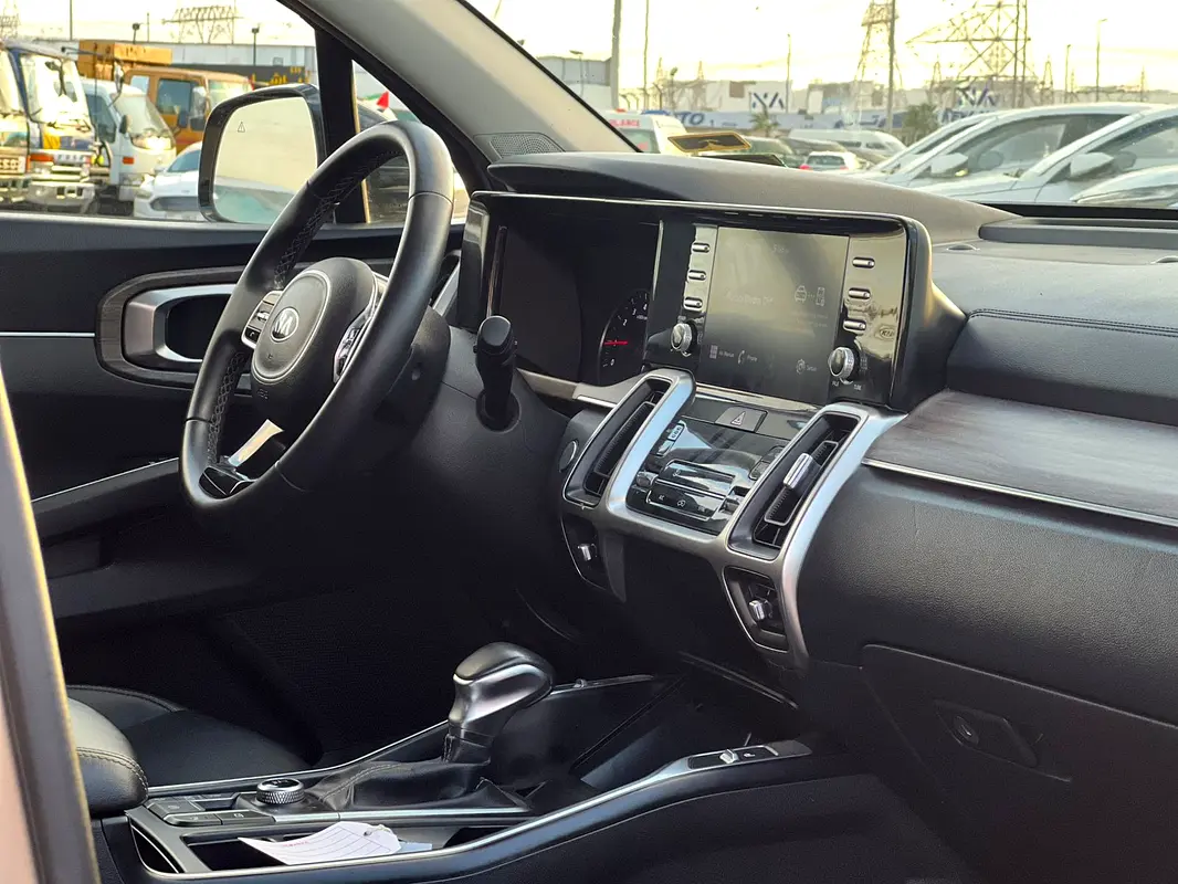 واردات Kia Sorento 2021 از دبی — منطقه آزاد کیش و قشم — خودرو Kia — تصویر 13