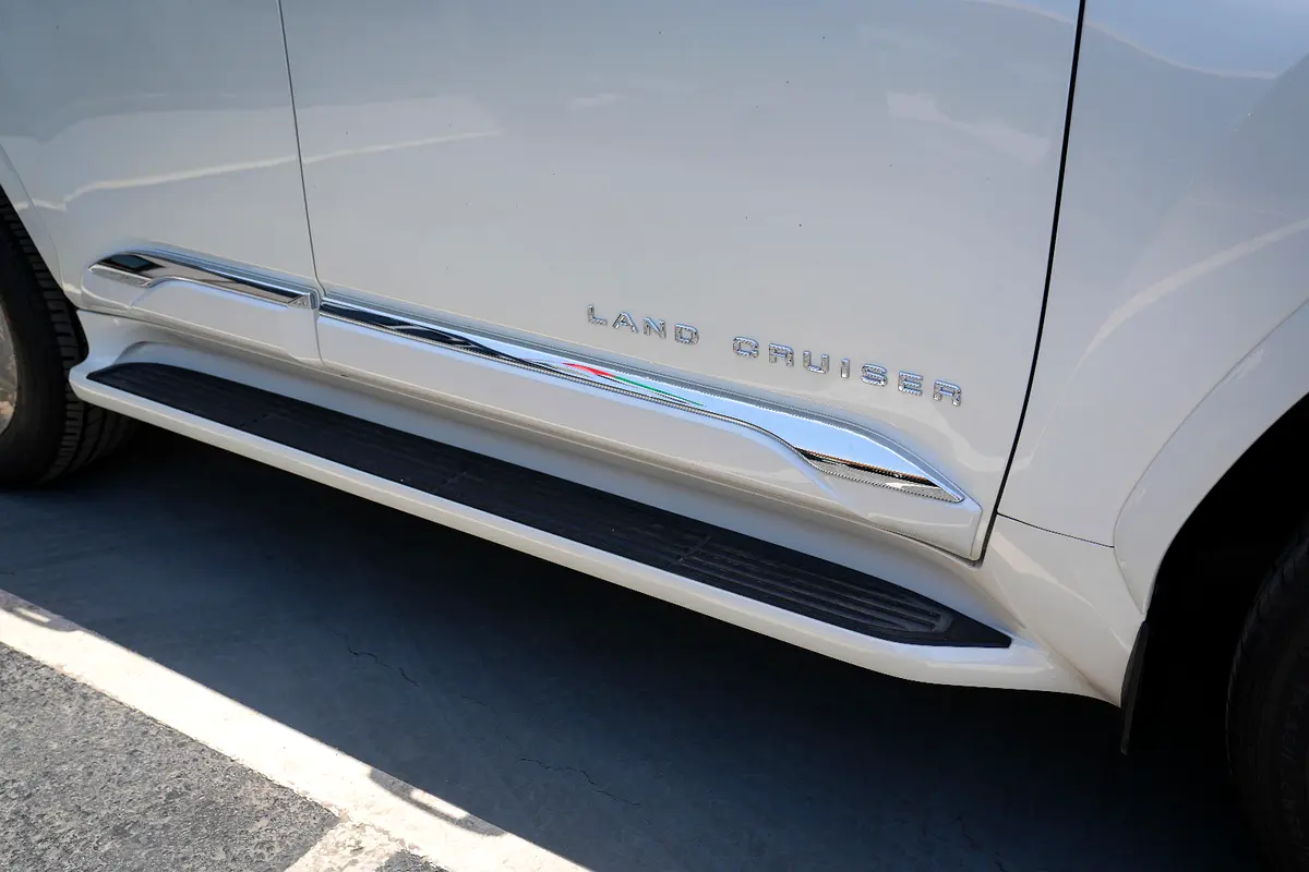 واردات Toyota Land Cruiser 2026 از دبی — منطقه آزاد کیش و قشم — خودرو Toyota — تصویر 10