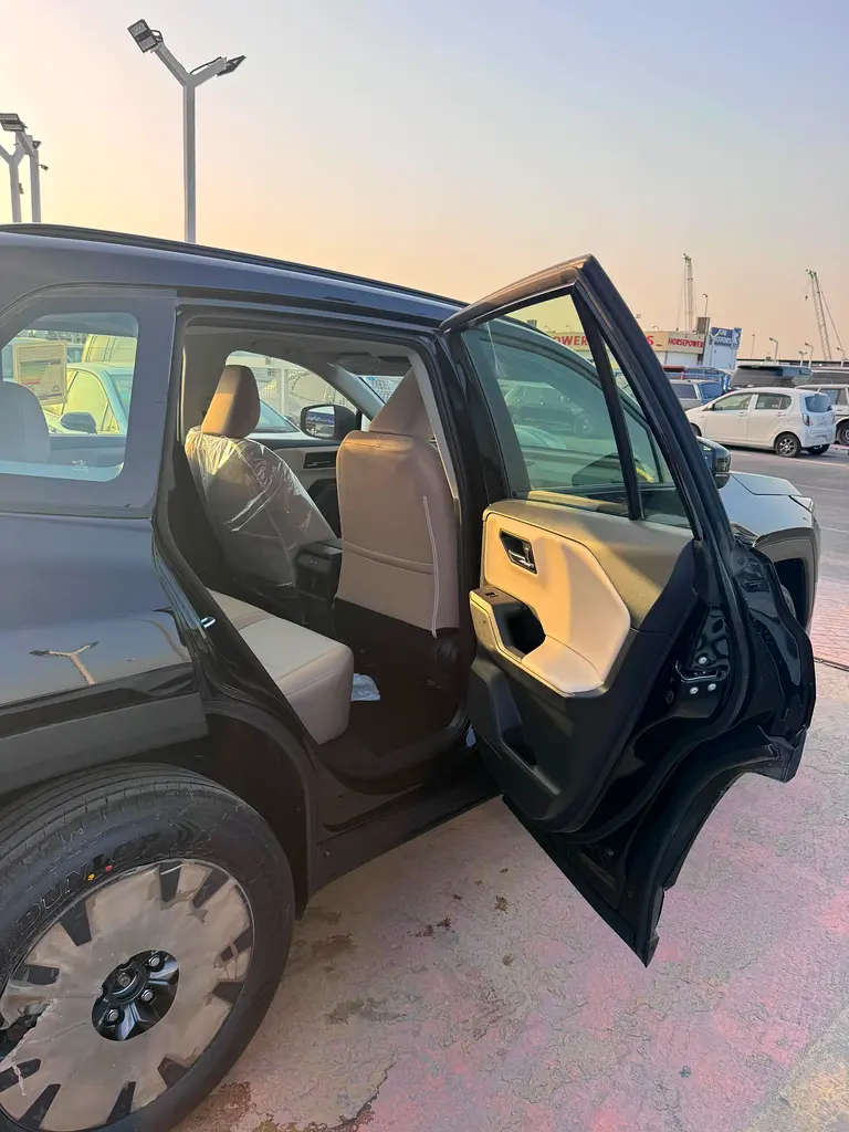 واردات Toyota RAV 4 2026 از دبی — منطقه آزاد کیش و قشم — خودرو Toyota — تصویر 15