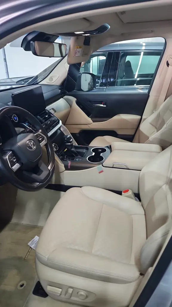 واردات Toyota Land Cruiser 2026 از دبی — منطقه آزاد کیش و قشم — خودرو Toyota — تصویر 4