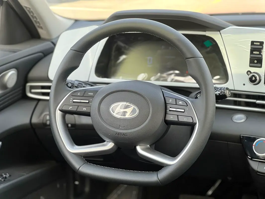 واردات Hyundai Elantra 2025 از دبی — منطقه آزاد کیش و قشم — خودرو Hyundai — تصویر 6