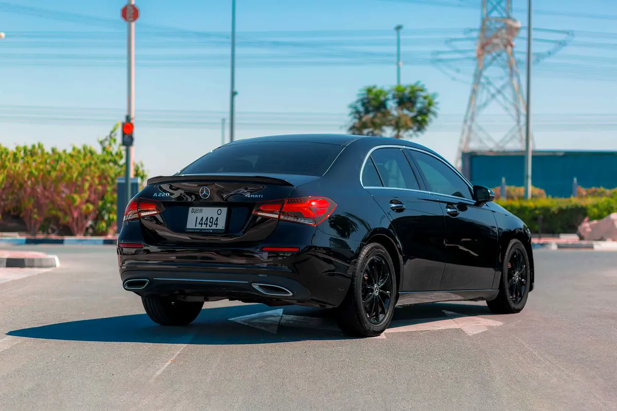 واردات Mercedes-Benz A Class 2019 از دبی — منطقه آزاد کیش و قشم — خودرو Mercedes-Benz — تصویر 3