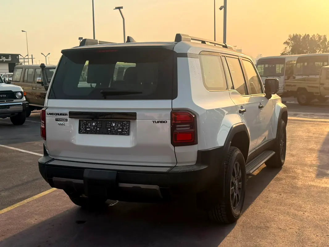 واردات Toyota Prado 2026 از دبی — منطقه آزاد کیش و قشم — خودرو Toyota — تصویر 3