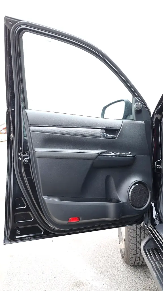 واردات Toyota Hilux 2026 از دبی — منطقه آزاد کیش و قشم — خودرو Toyota — تصویر 13