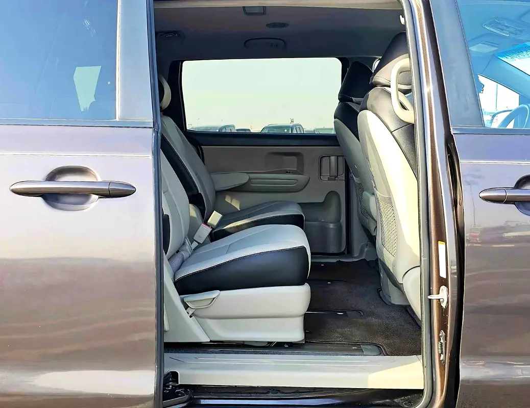 واردات Kia Sedona 2017 از دبی — منطقه آزاد کیش و قشم — خودرو Kia — تصویر 4