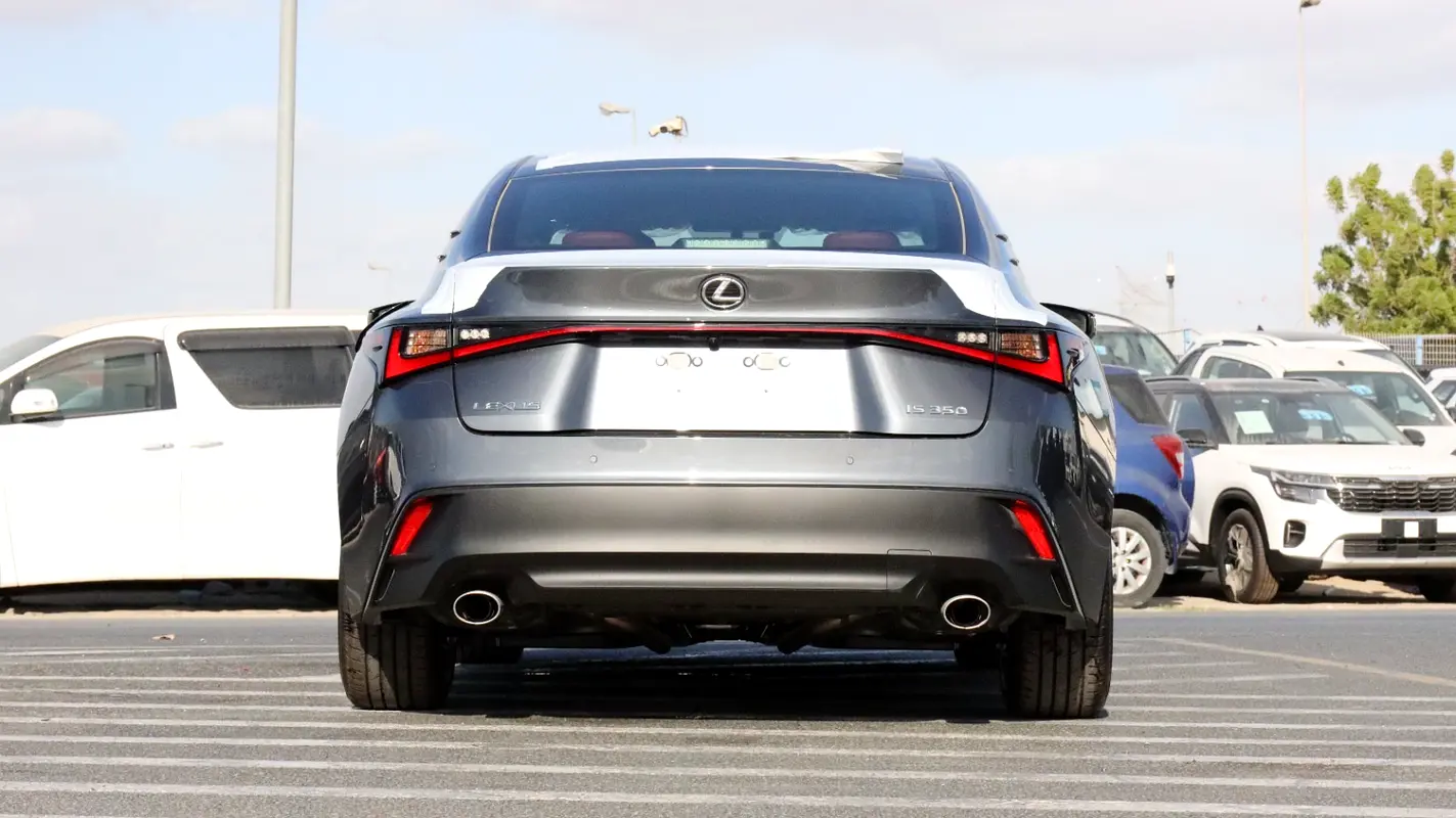 واردات Lexus IS Series 2025 از دبی — منطقه آزاد کیش و قشم — خودرو Lexus — تصویر 5