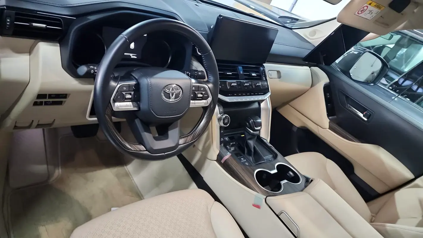 واردات Toyota Land Cruiser 2026 از دبی — منطقه آزاد کیش و قشم — خودرو Toyota — تصویر 3